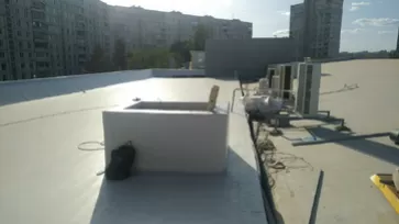 Устройство кровли пристроенной части